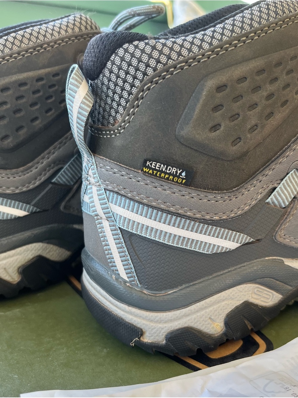 KEEN Targhee HIKING BOOTS Size 8 Worn Once - Picture 5 of 5